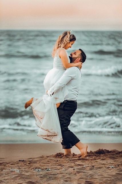 casal-noivos-praia